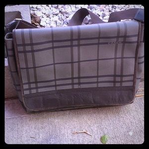 Used Coach Messenger Bag. Perfect for the office!